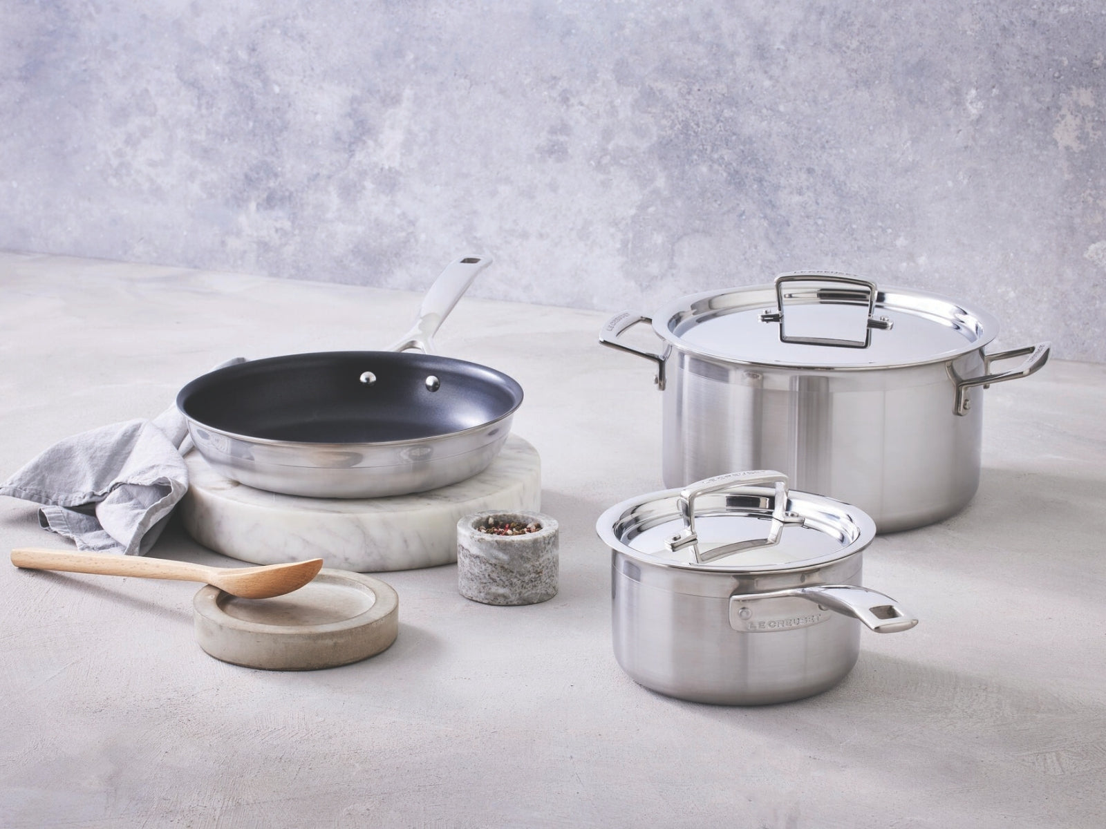 Le Creuset 3-ply Kochgeschirr-Set 3tlg Lifestyle 1