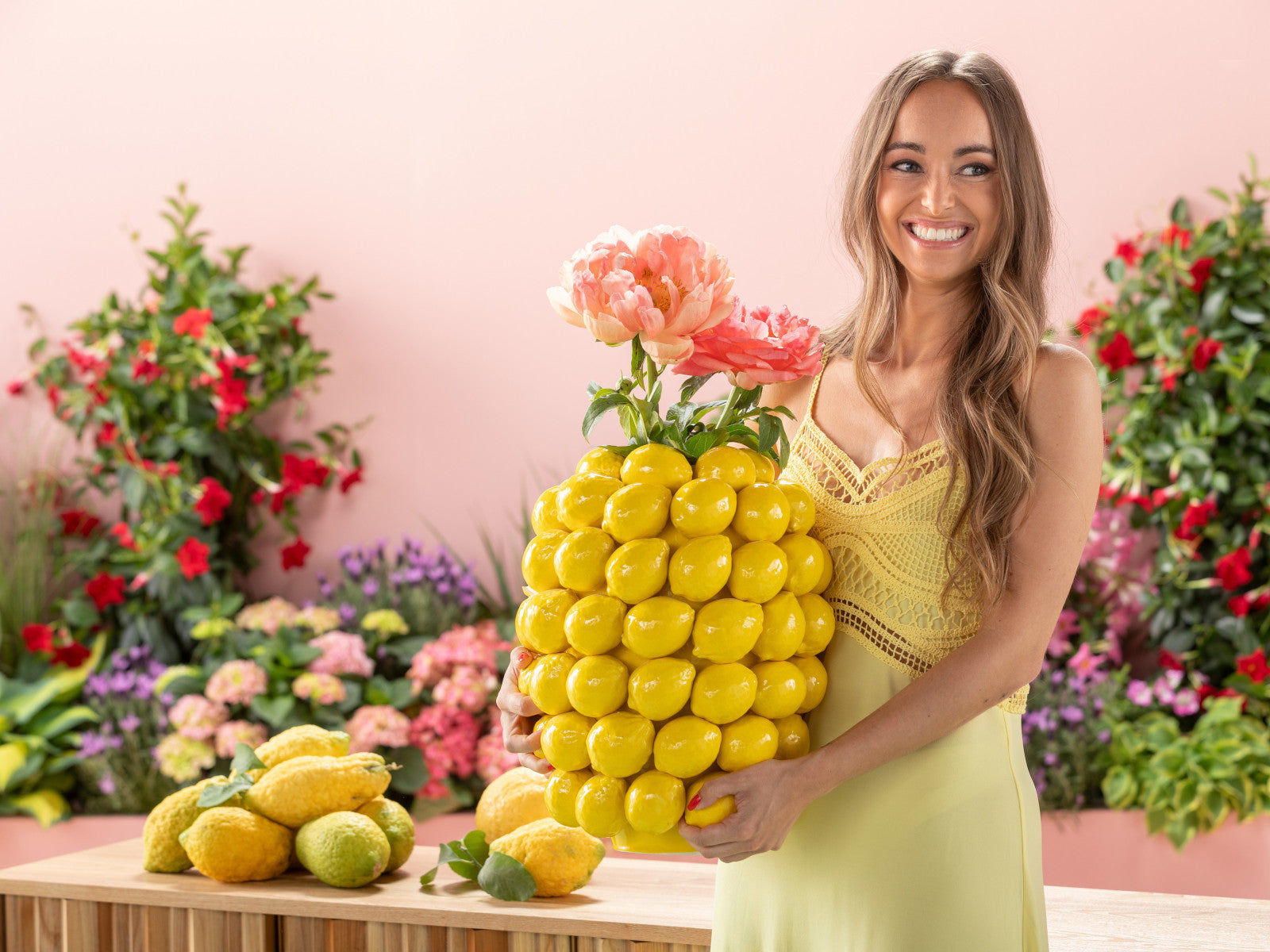 KARE Design Vase Lemon Juice 40cm Lifestyle 5