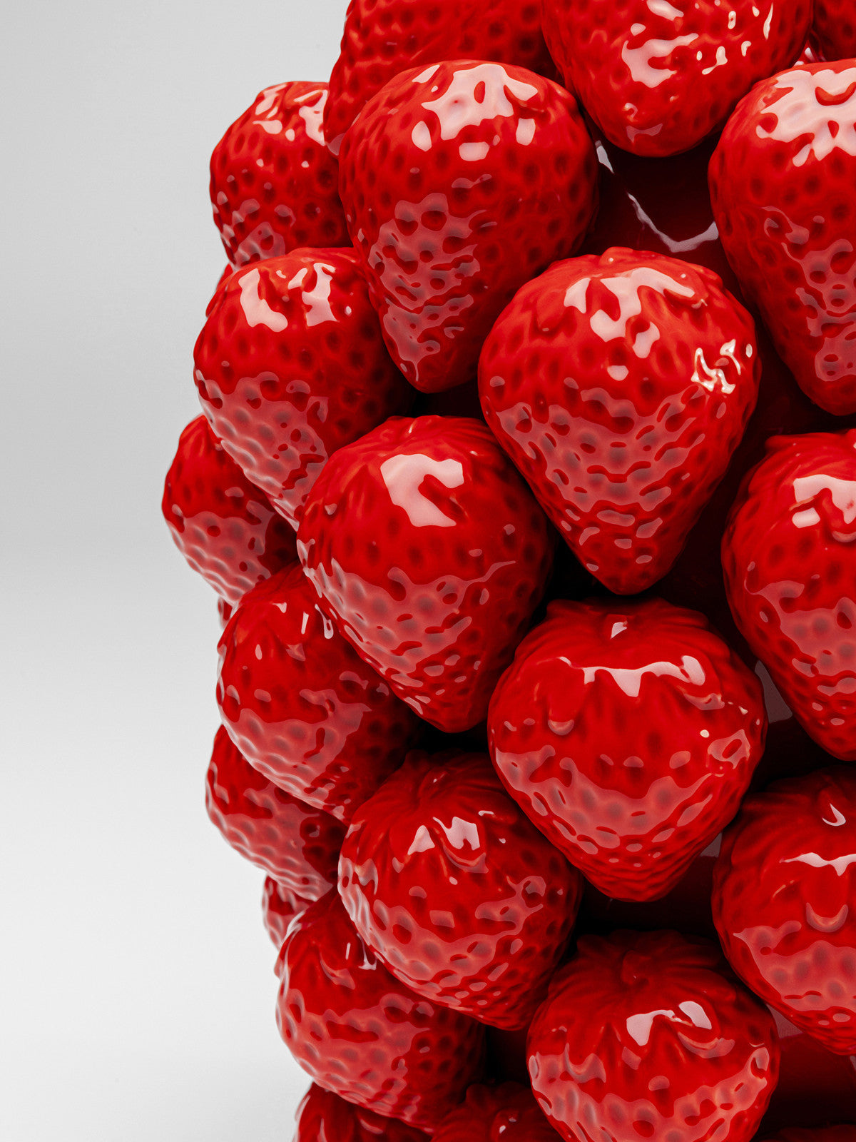 KARE Design Vase Strawberries Rot 30cm Lifestyle 3