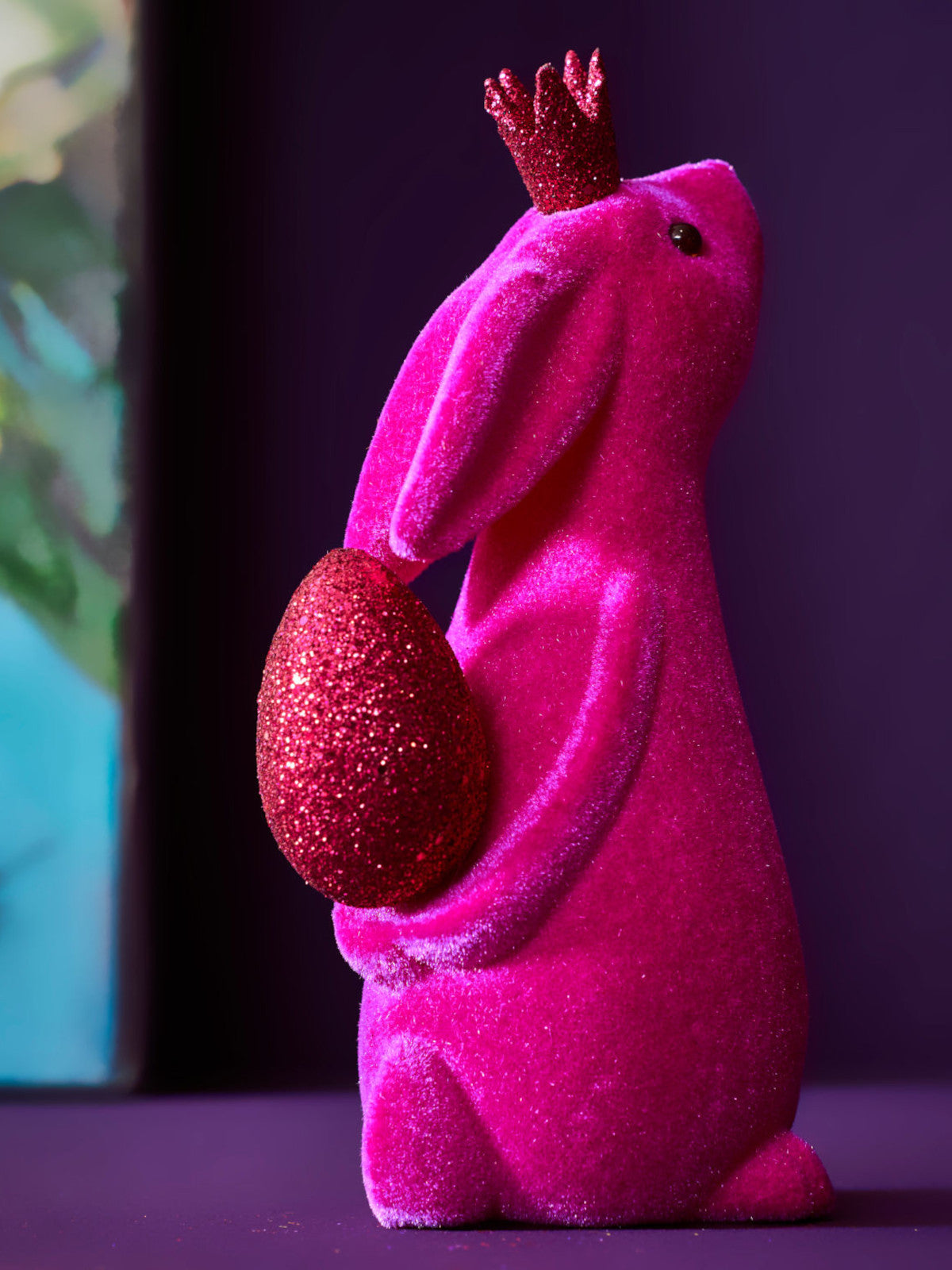 Werner Voß Hase mit Ei beflockt magenta 18cm Lifestyle 1