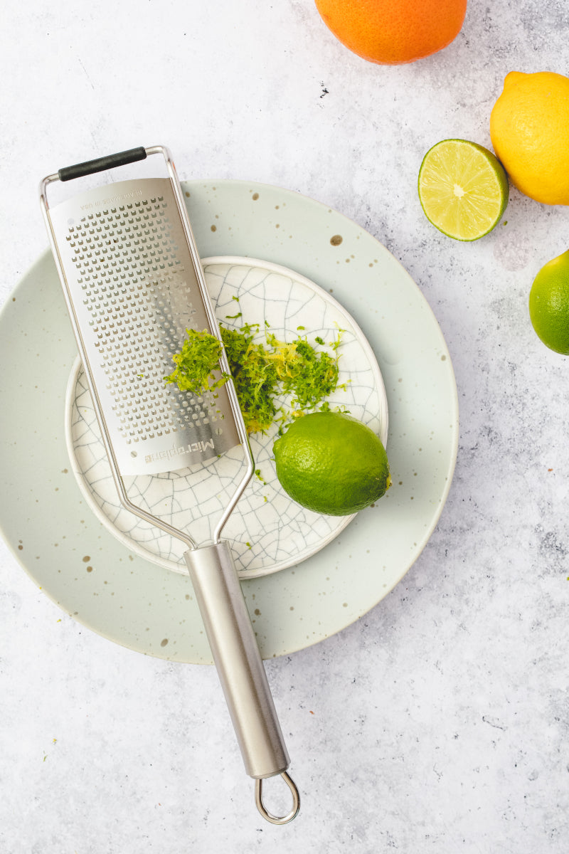 Microplane Professional Edelstahl Reibe feine Klinge 30cm Lifestyle 3