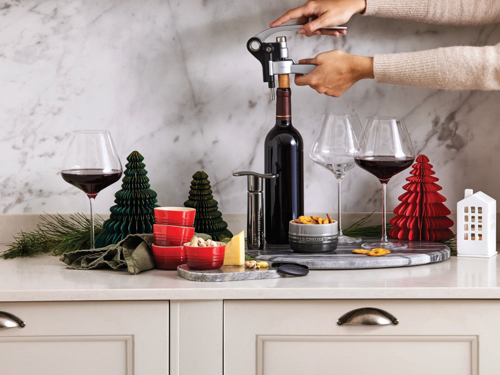 Le Creuset Weinpumpe WA-137 Metal Lifestyle 2