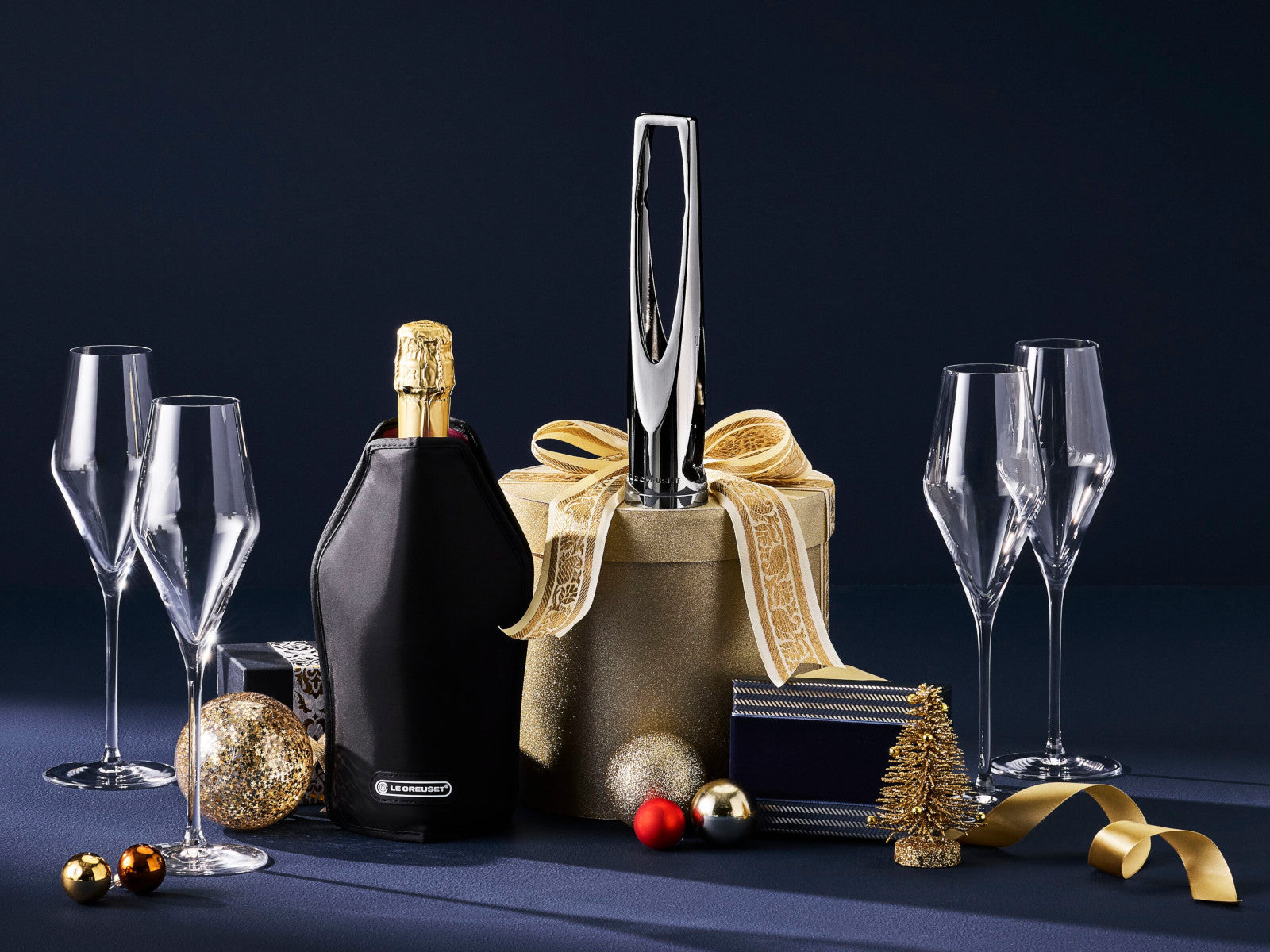 Le Creuset Sektöffner SW-105 Black Metal Lifestyle 2