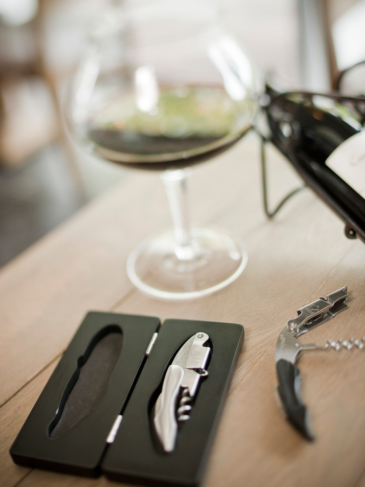 Le Creuset Kellnermesser WT-110 Metal Lifestyle 1