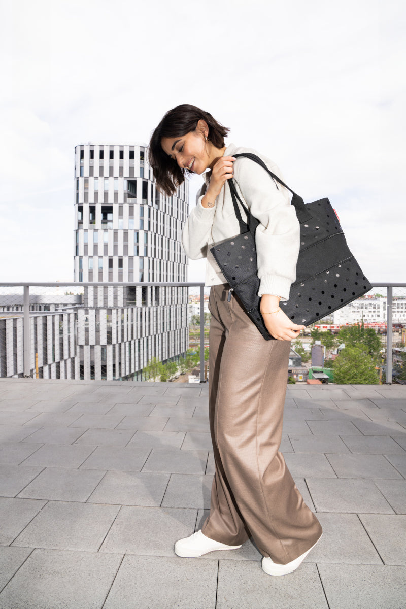 reisenthel shopper e1 glossy dots Lifestyle 2