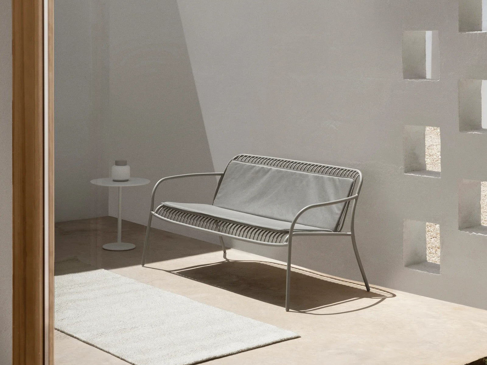 Blomus FAWN LED-Lampe granitgrau 13cm Lifestyle 1