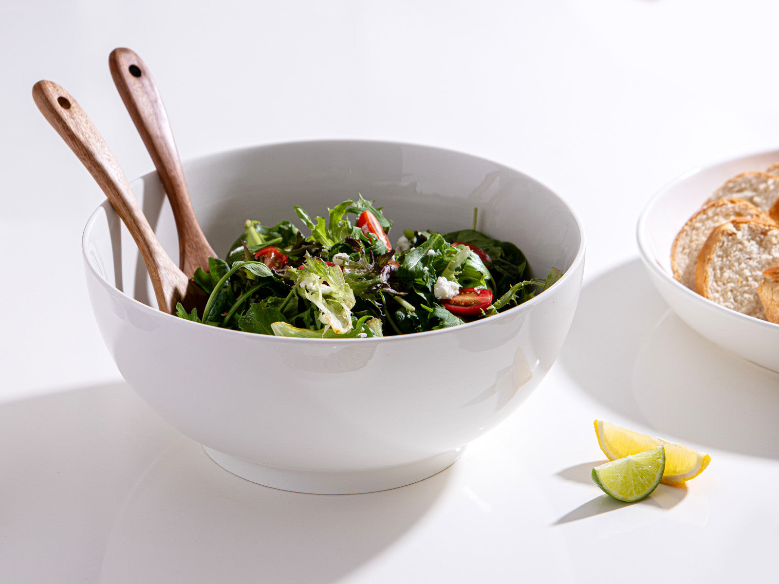 ladelle Alto Serve & Share Salatschüssel weiß 23cm Lifestyle 1