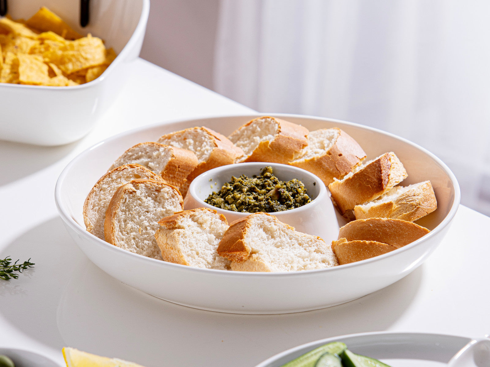 ladelle Alto Serve & Share Chip&Dip Servierteller weiß 30,8cm Lifestyle 1