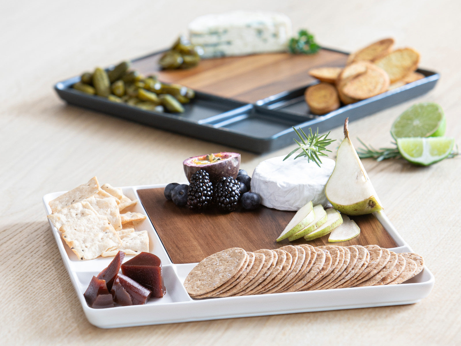 ladelle ESSENTIALS Servierbrett weiß 29,5cm Lifestyle 1