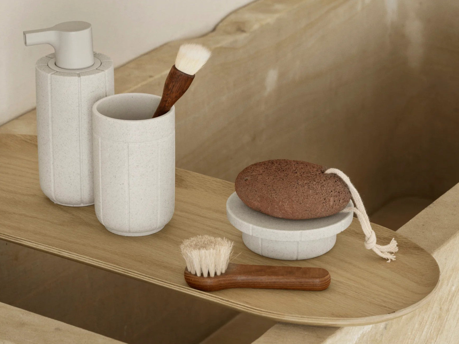 Blomus BAKI Tablett M oak 36x14cm Lifestyle 1