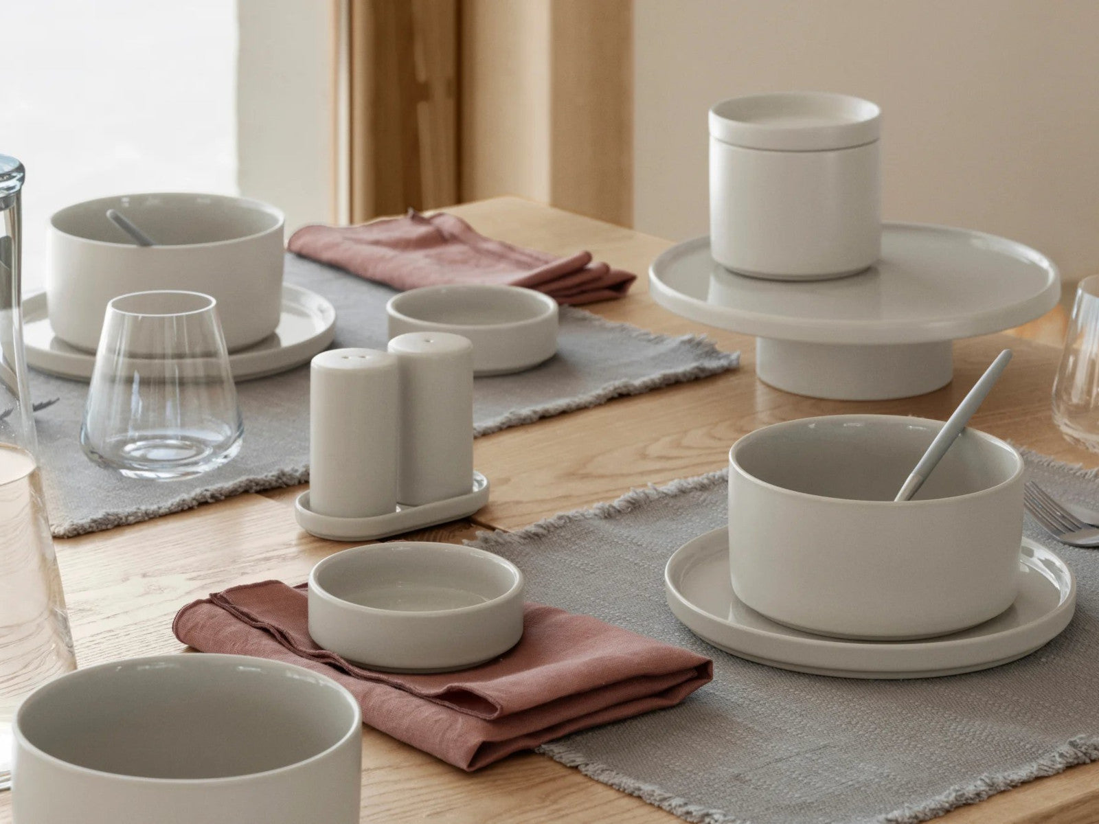 Blomus PILAR Tortenplatte S mirage gray 24cm Lifestyle 3