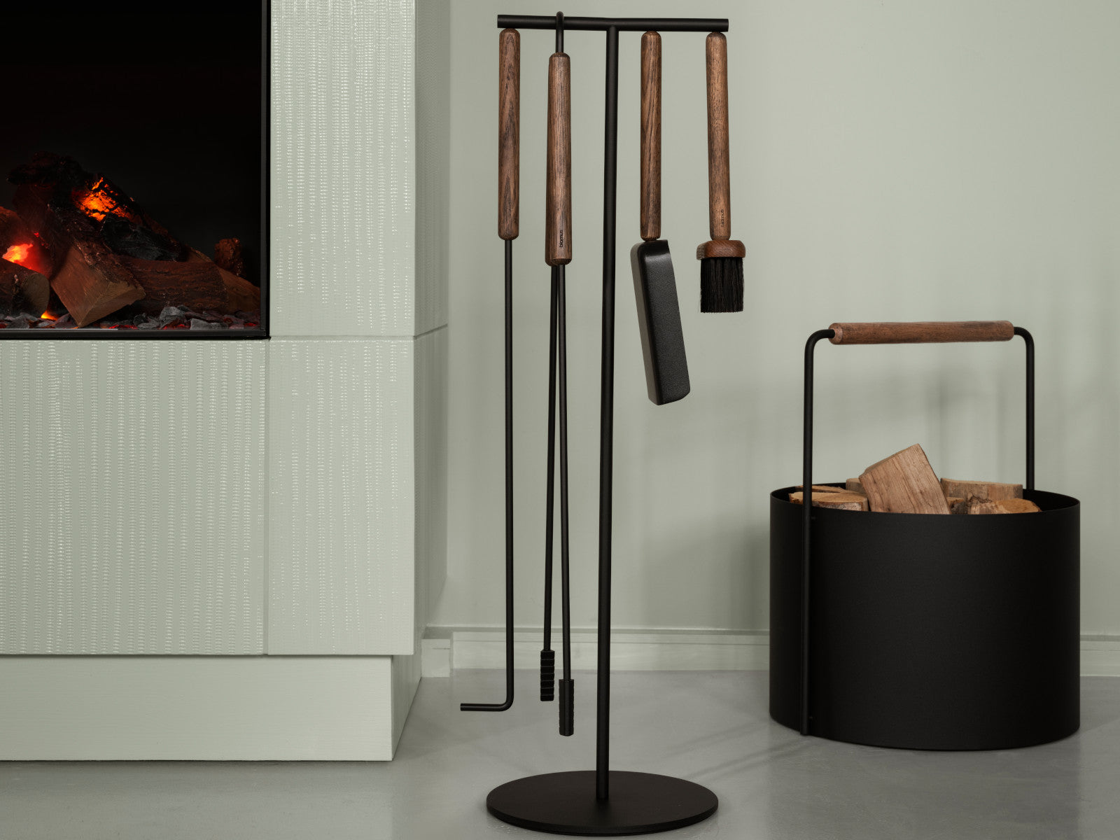 Blomus ASHI Holzkorb black oak 42cm Lifestyle 2