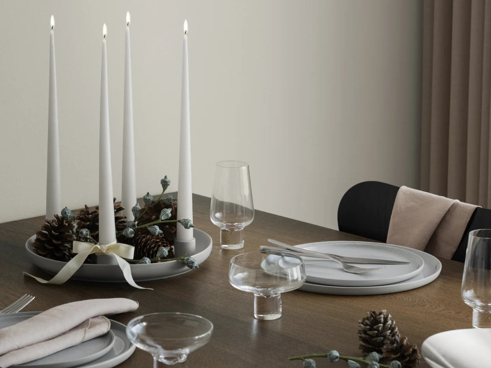 Blomus VELA Kerzenhalter satellite 27cm Lifestyle 2