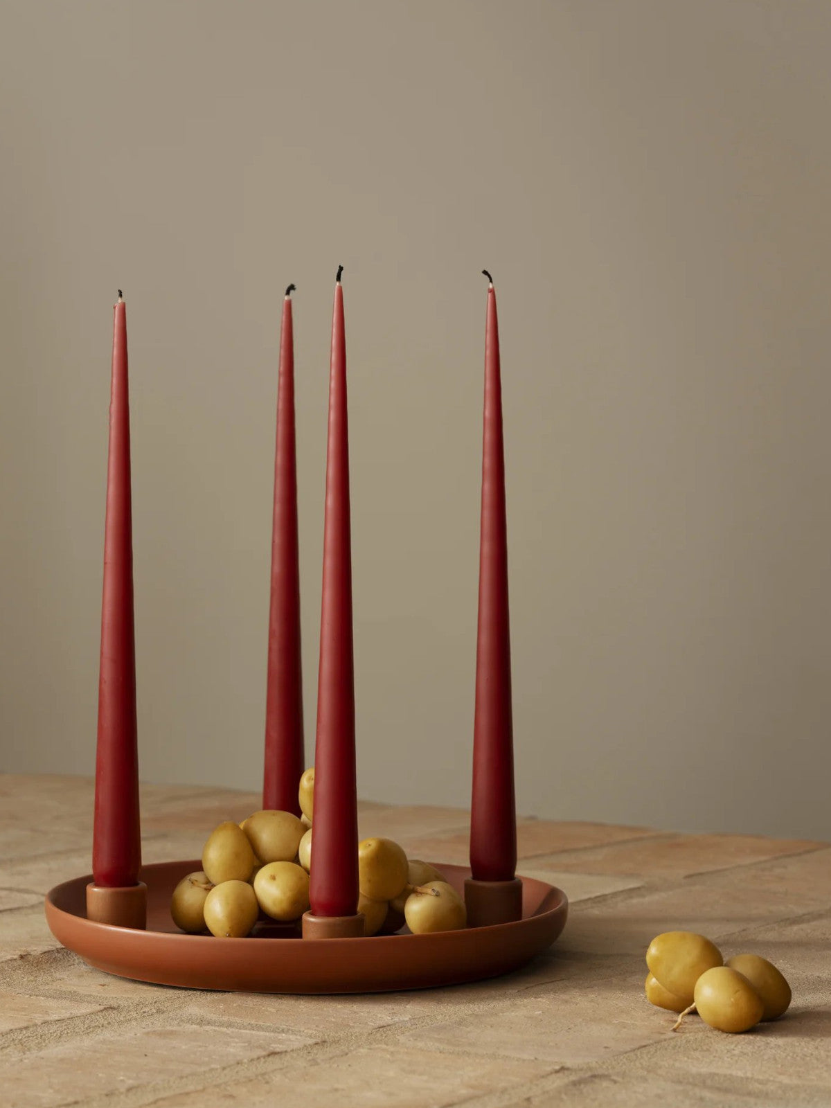 Blomus LOHA Kerzenhalter rund amber brown 30cm Lifestyle 1