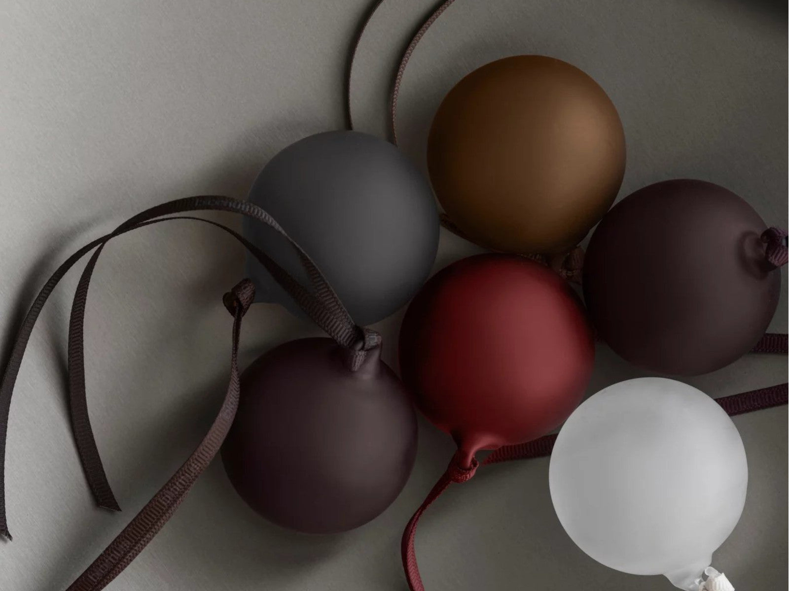 Blomus JUHLA Weihnachtsschmuck M port/plum/brown 5cm 6tlg Lifestyle 1