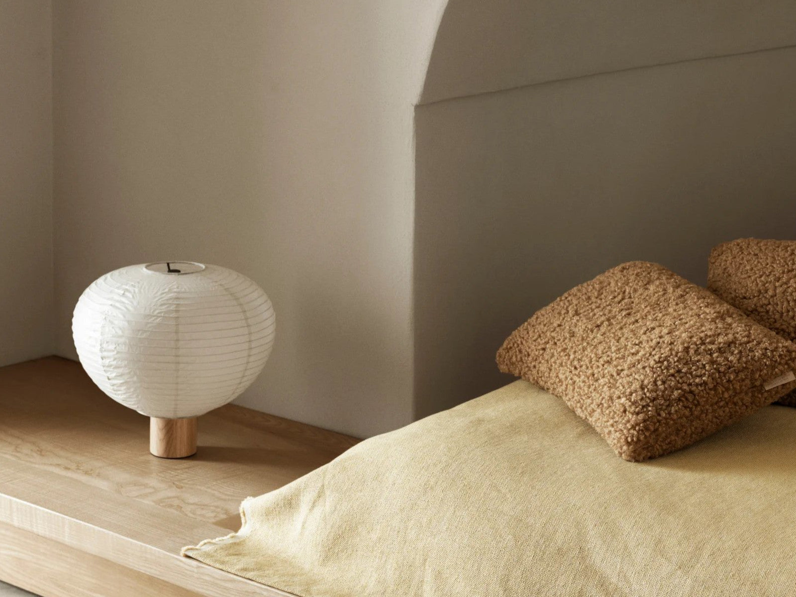 Blomus KAMI Tischlampe S oak 31cm Lifestyle 2