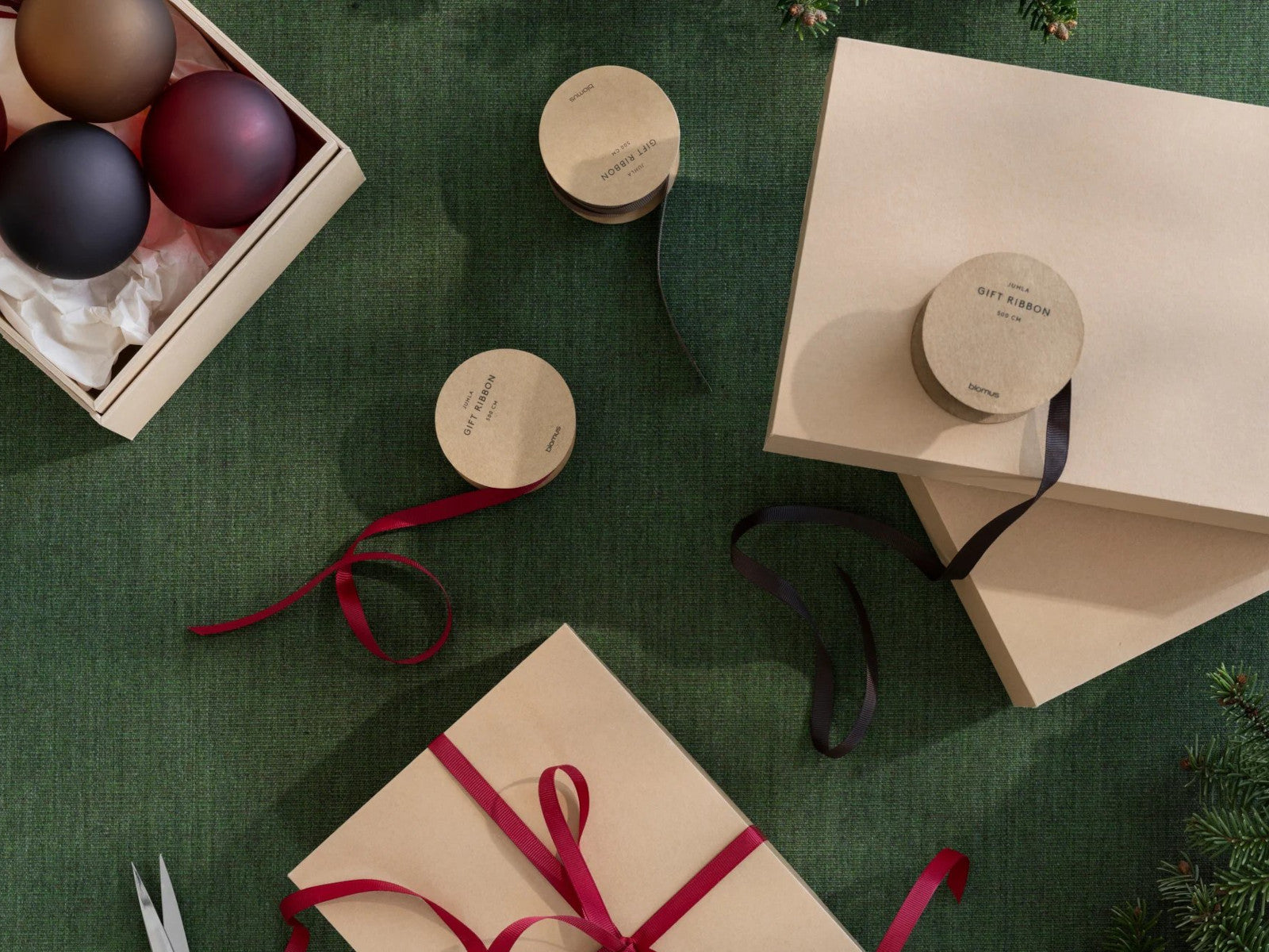 Blomus JUHLA Weihnachtsschmuck L rustic brown 9cm 2tlg Lifestyle 1