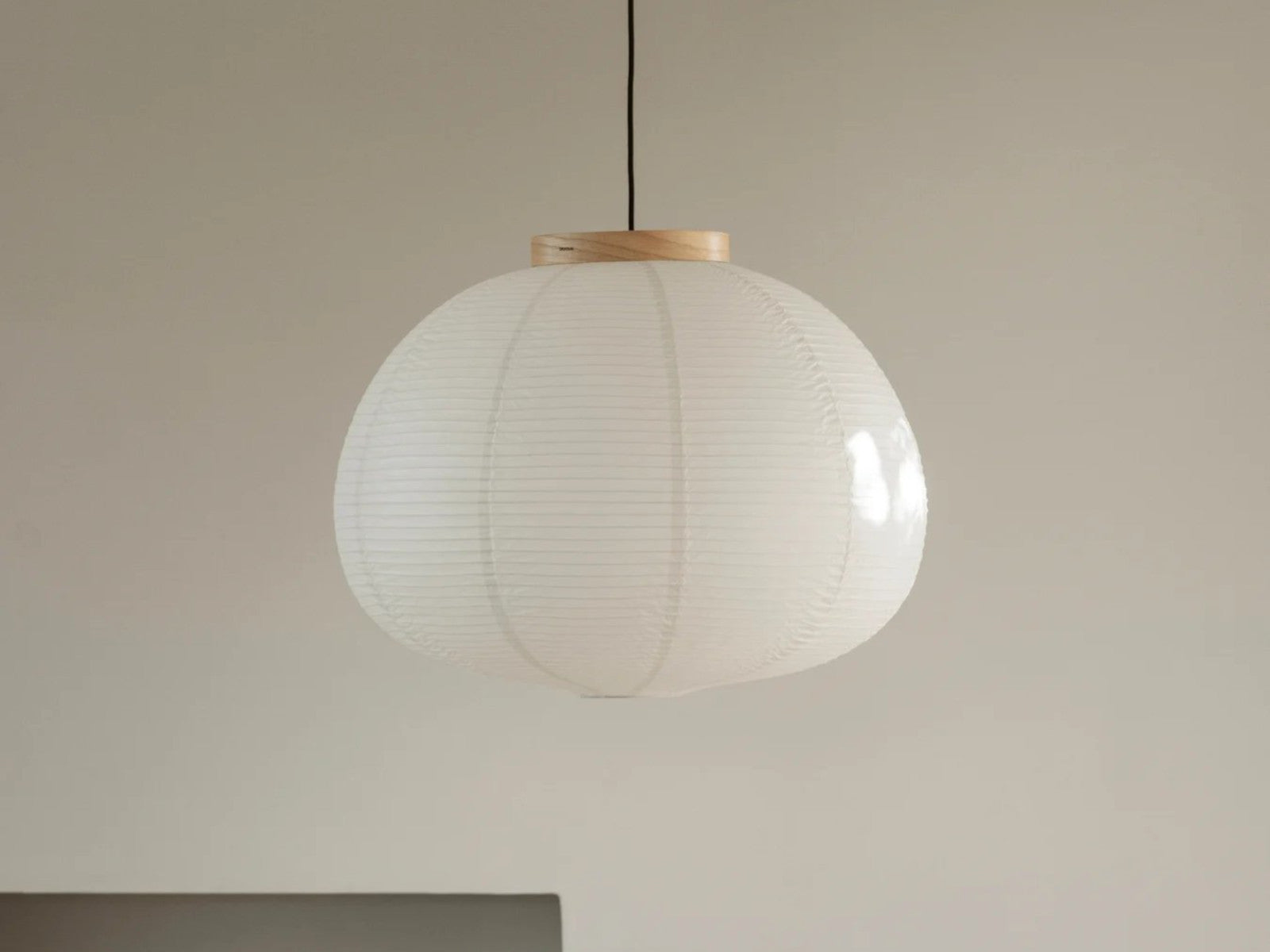 Blomus KAMI Hängeleuchte oak 60cm Lifestyle 1