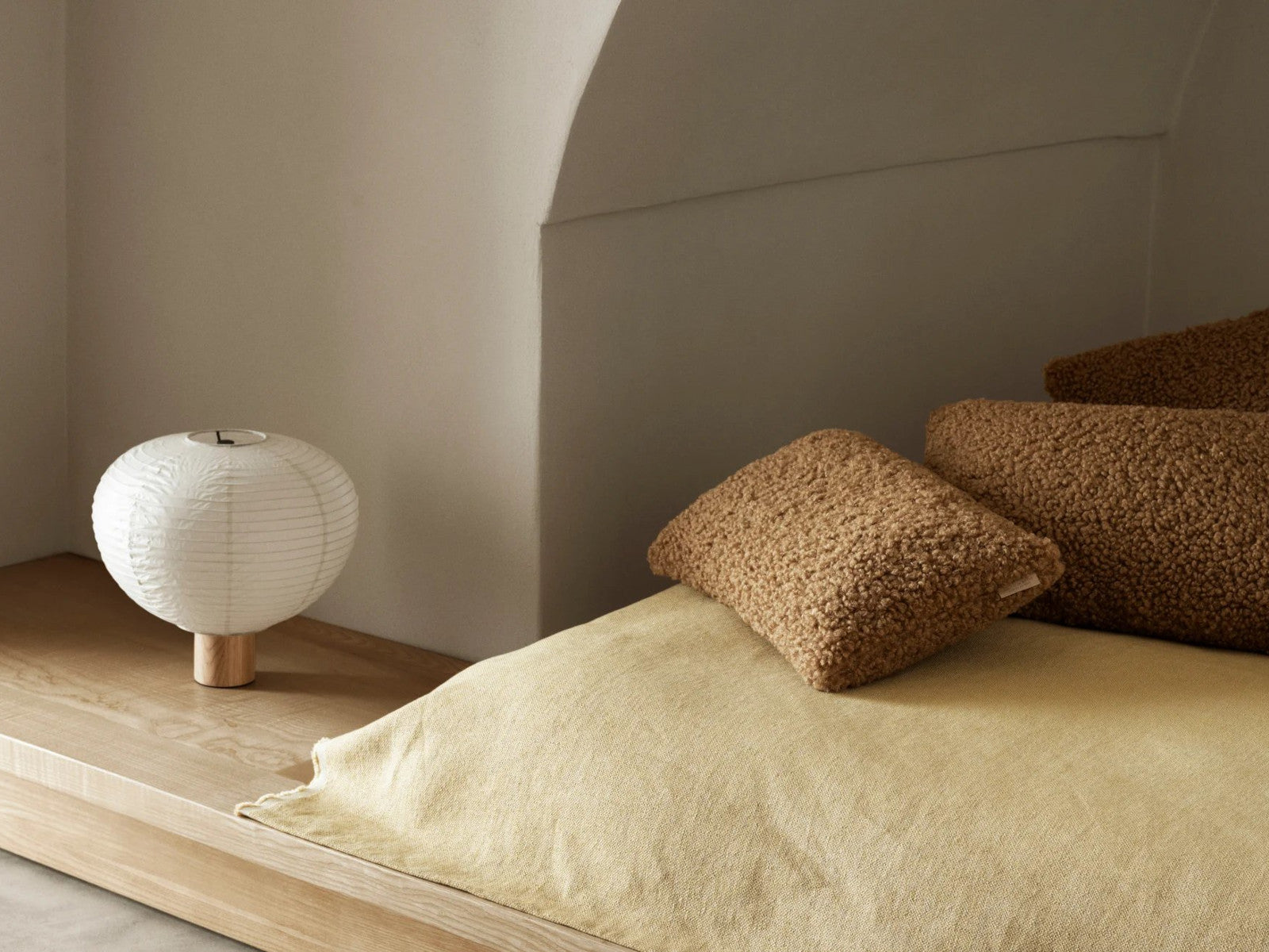 Blomus TEDDY Kissenhülle tan 40x60cm Lifestyle 1