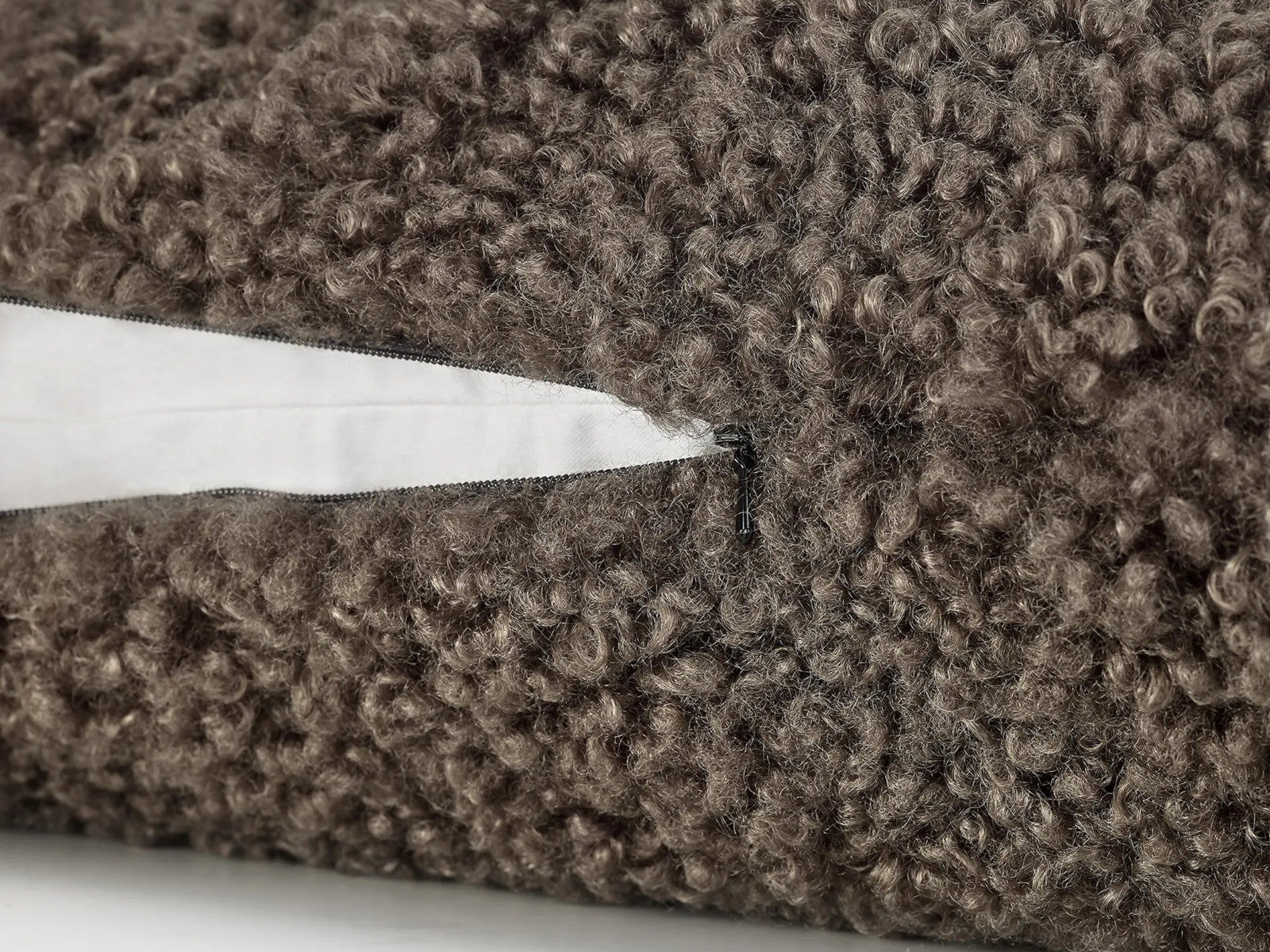 Blomus TEDDY Kissenhülle espresso 30x50cm Freisteller 2