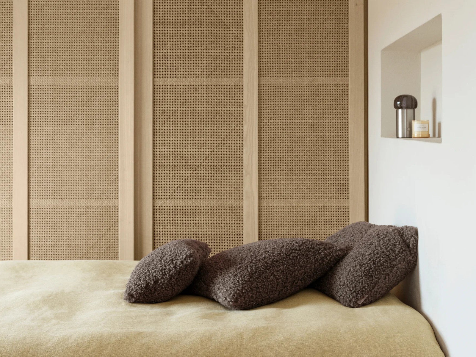 Blomus TEDDY Kissenhülle espresso 50x50cm Lifestyle 4