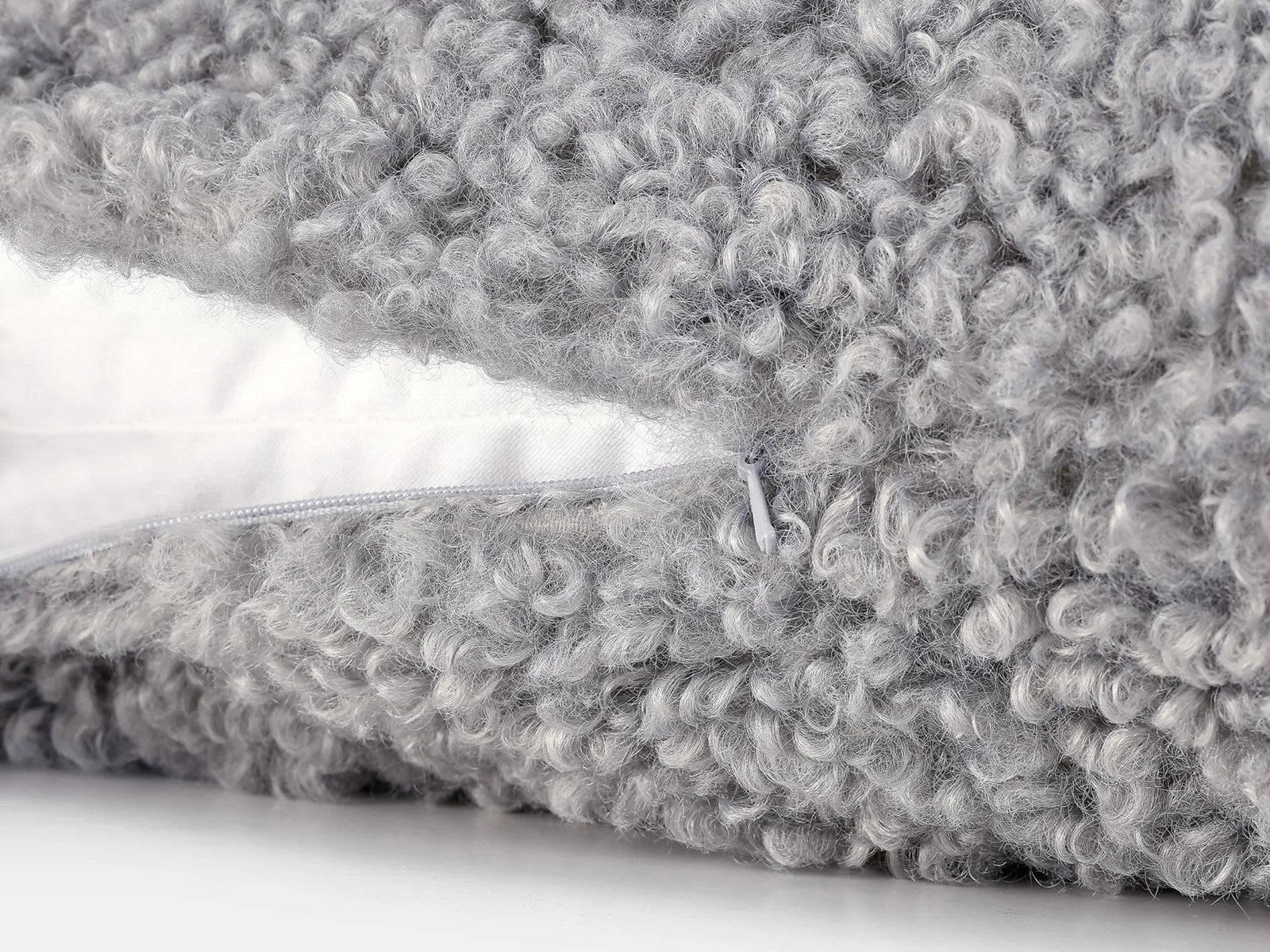 Blomus TEDDY Kissenhülle skarkskin 40x60cm Lifestyle 1