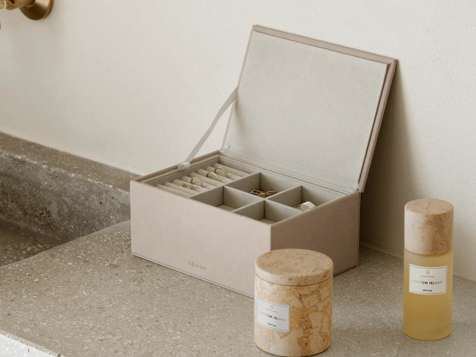 Blomus SAHLA Schmuckaufbewahrungsbox L nomad 22x15x10cm Lifestyle 1