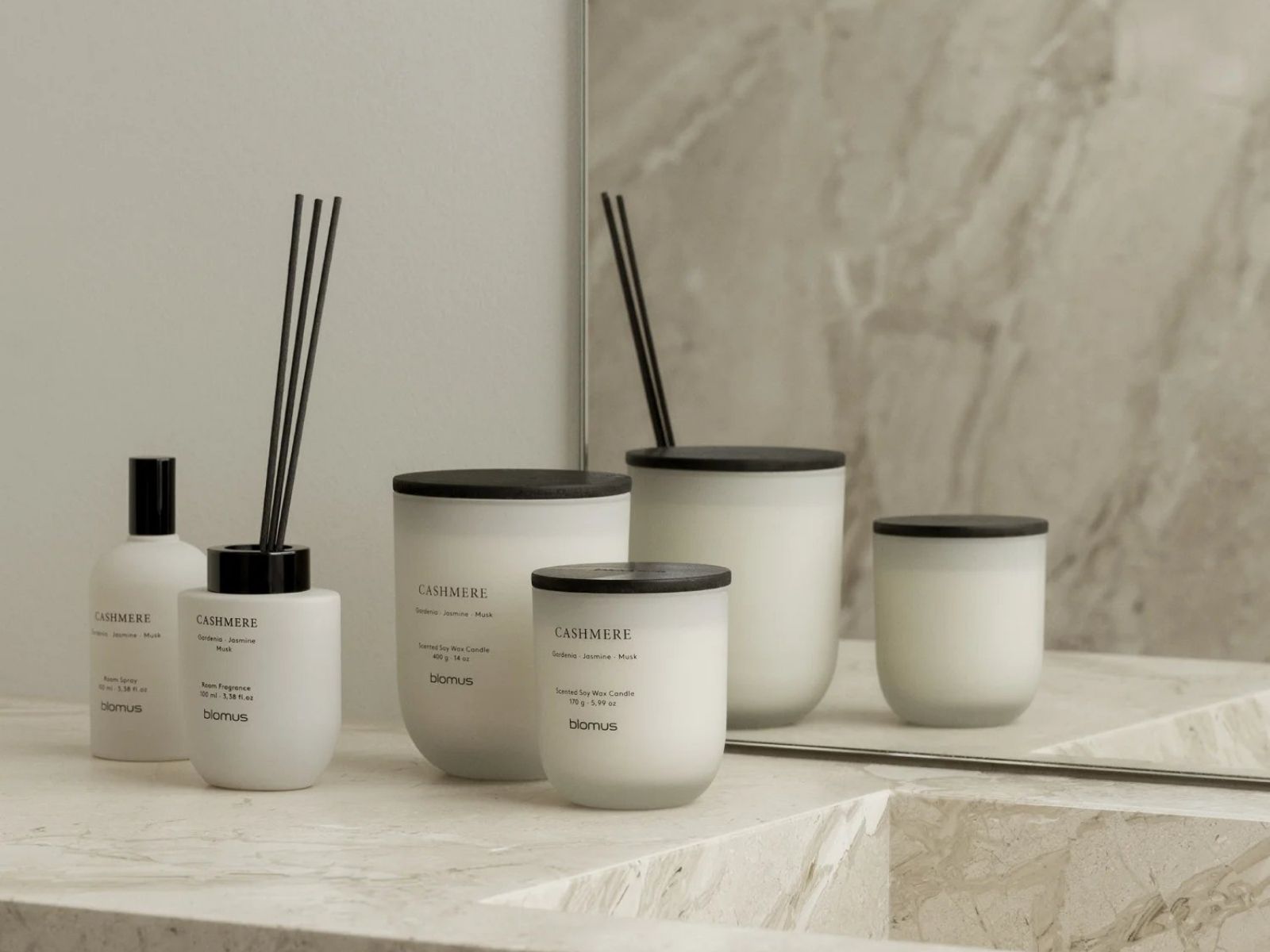 Blomus TUOKSU Duftkerze L Cashmere moonbeam 11cm - Produktbild 3