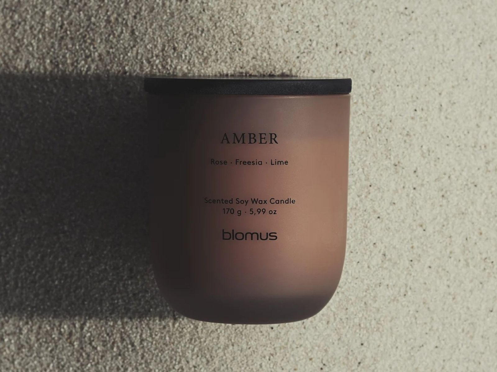 Blomus TUOKSU Duftkerze S Amber rustic brown 9cm - Produktbild 3