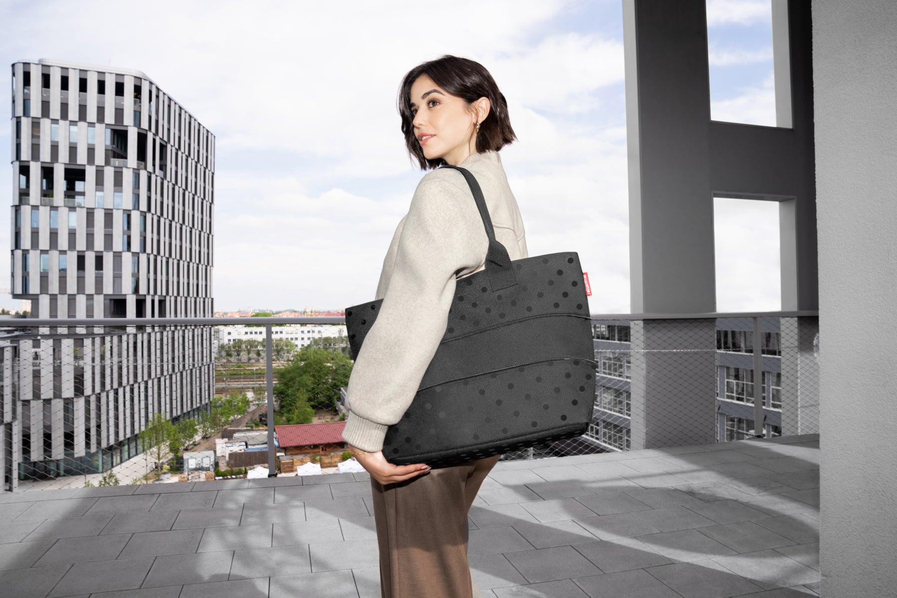 reisenthel shopper e1 glossy dots Lifestyle 5