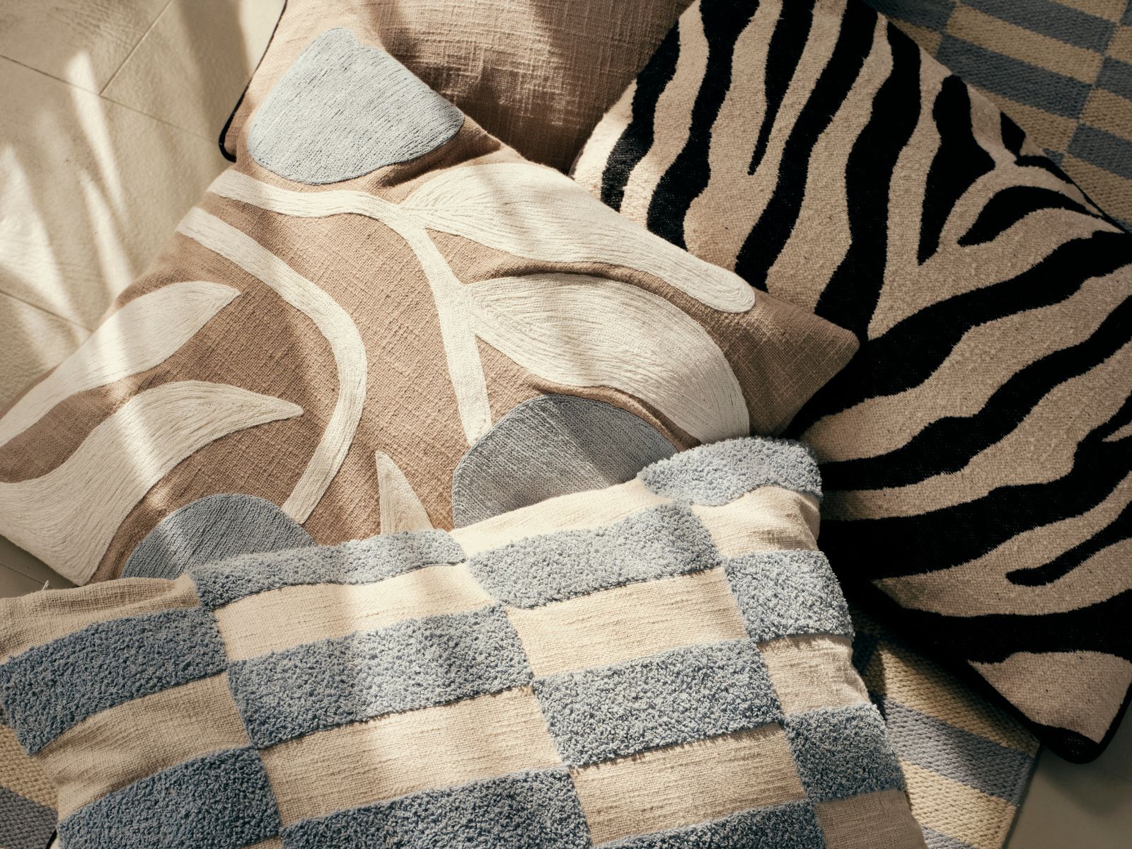 Broste Copenhagen Zebra Kissenbezug black/light beige 50x50cm - Produktbild 4