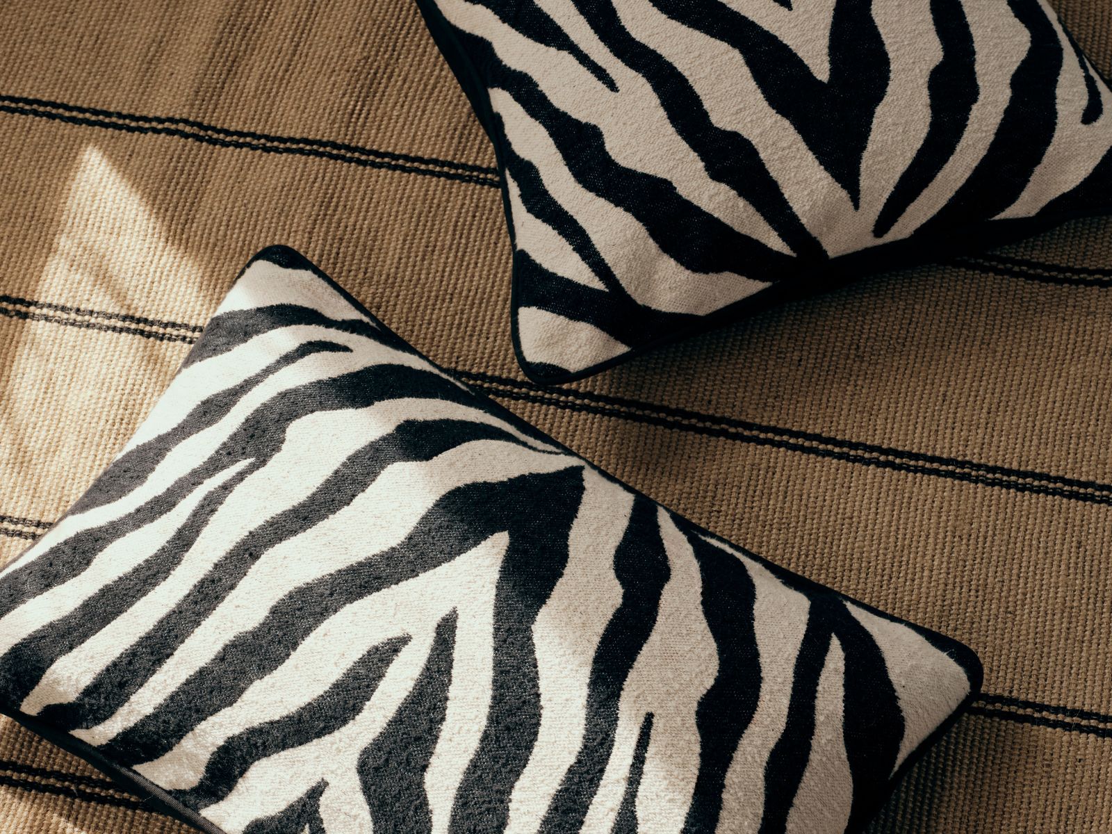 Broste Copenhagen Zebra Kissenbezug black/light beige 50x50cm - Produktbild 3