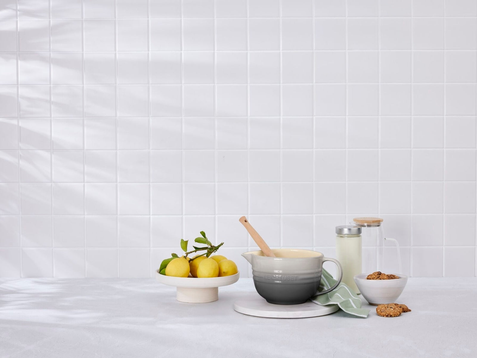 Le Creuset Rührschüssel mit Henkel flint 2l Lifestyle 1 