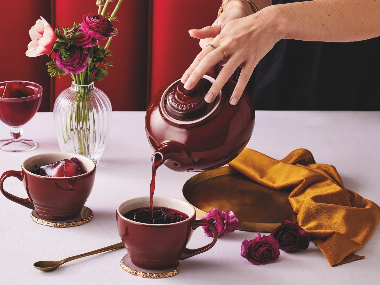 Le Creuset Kanne Klassik garnet 1,3l Lifestyle 2