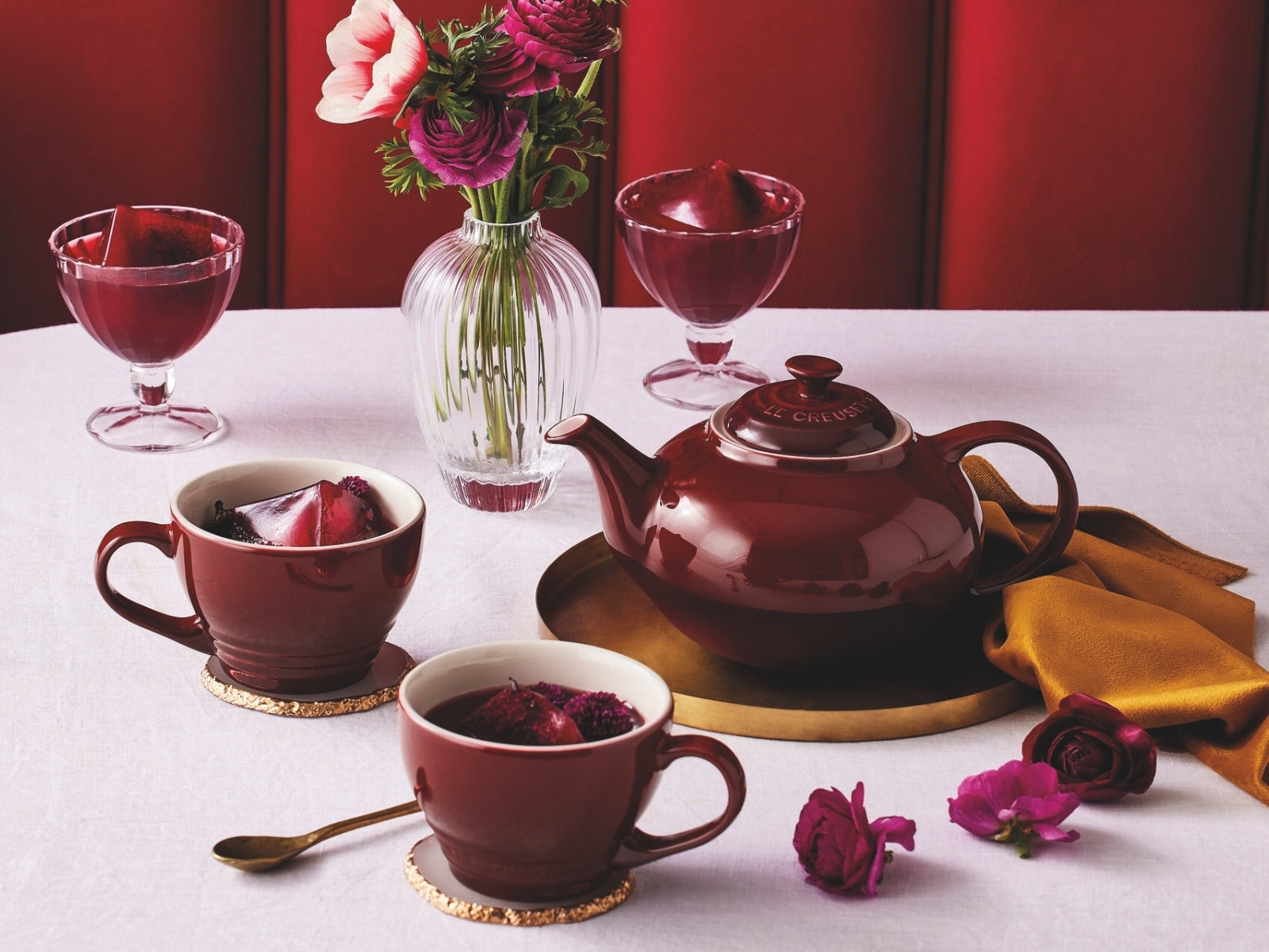 Le Creuset Kanne Klassik garnet 1,3l Lifestyle 3