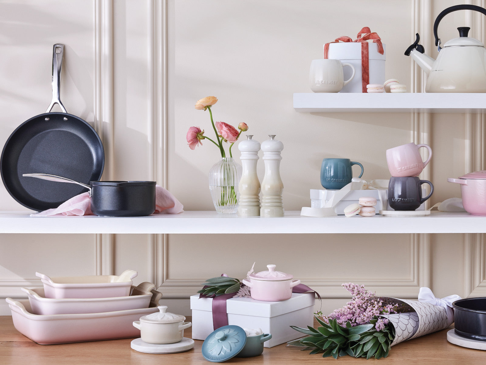 Le Creuset Auflaufform Tradition quadratisch azure 23cm Lifestyle 3