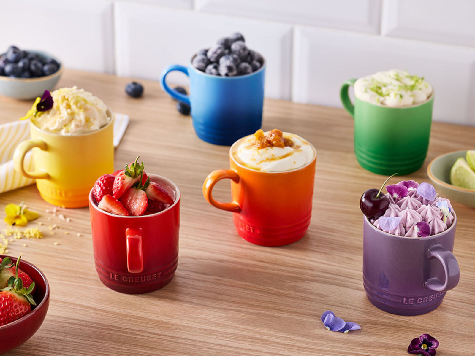 Le Creuset Becher mit Henkel pastell 0,35l 6er Set Lifestyle 3