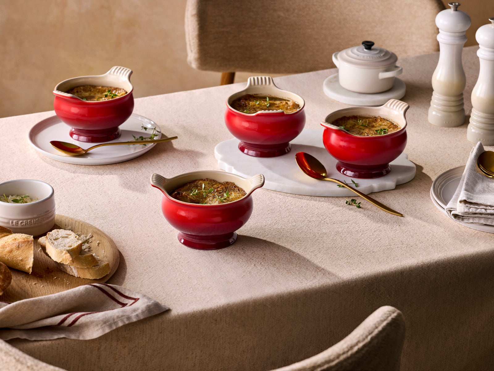 Le Creuset Suppenterrine Tradition sea salt 0,6l 2er Set Lifestyle 1