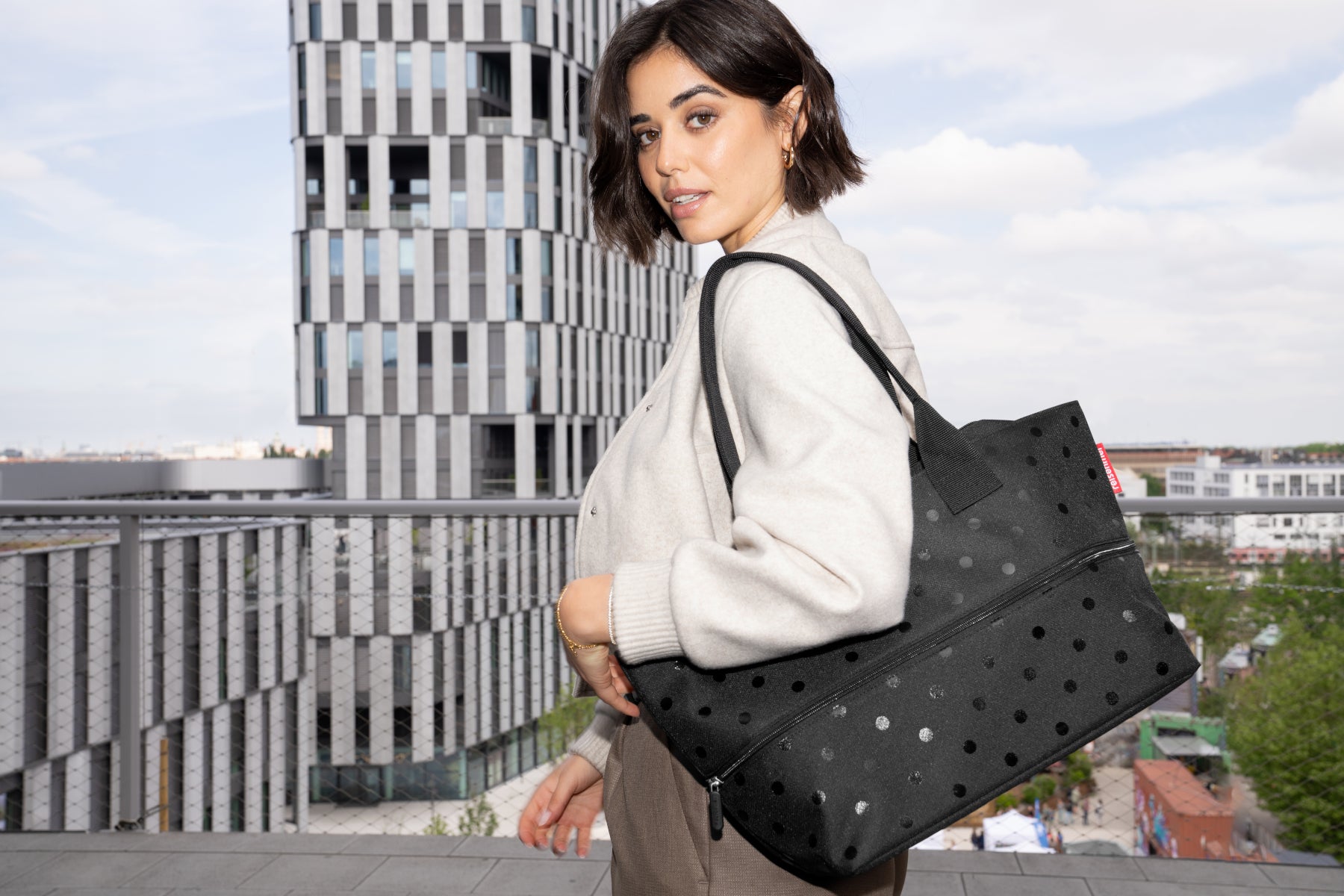 reisenthel shopper e1 glossy dots Lifestyle 3