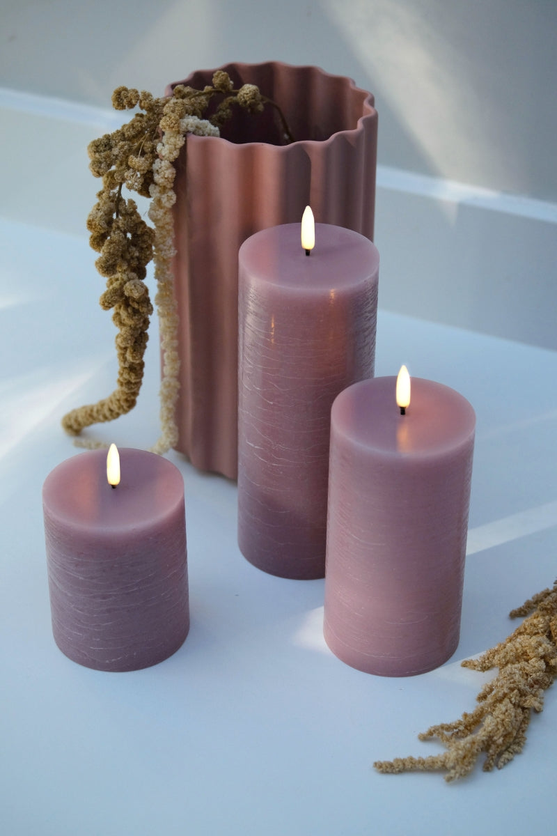 UYUNI LIGHTING Pillar LED-Kerze Rustic light lavender 20,3cm - Produktbild 3
