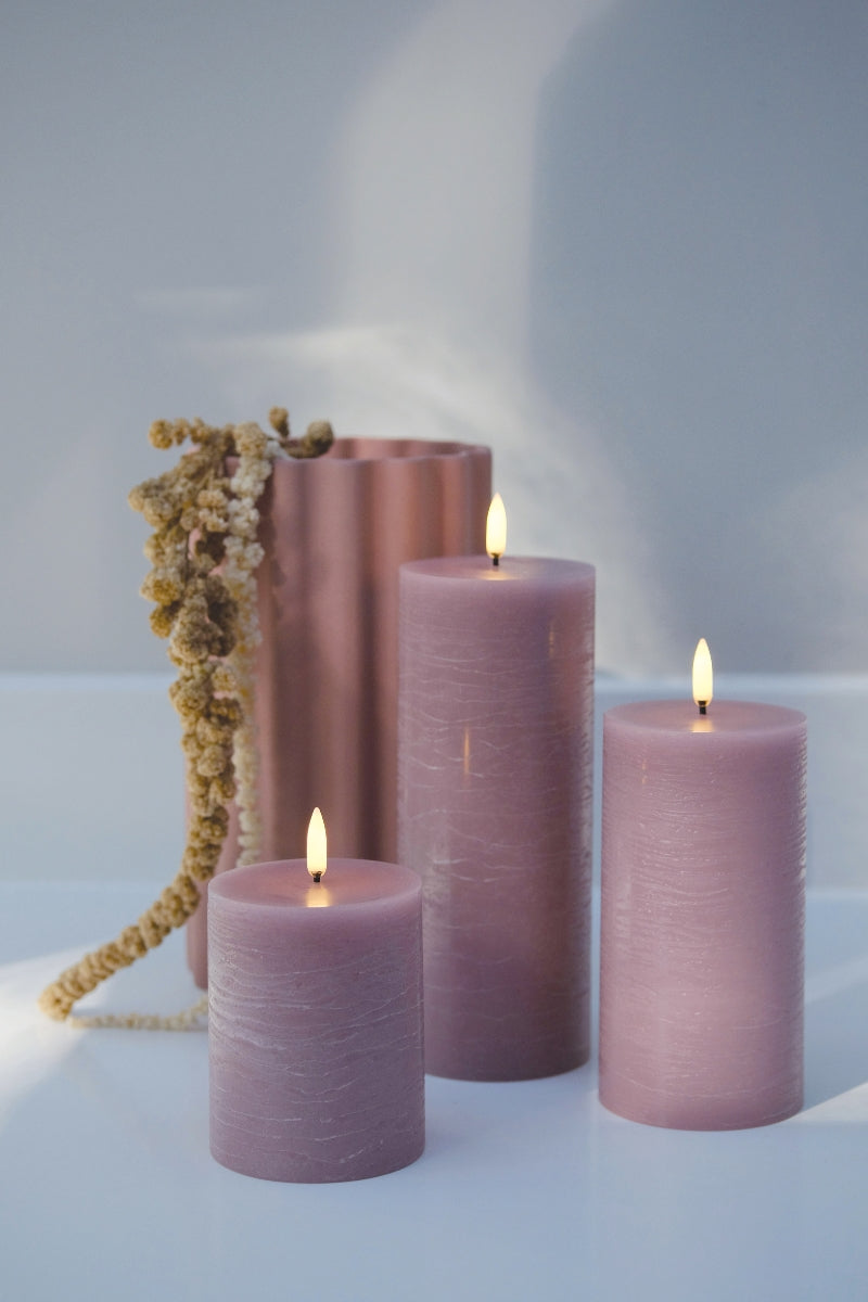 UYUNI LIGHTING Pillar LED-Kerze Rustic light lavender 10,1cm - Produktbild 4