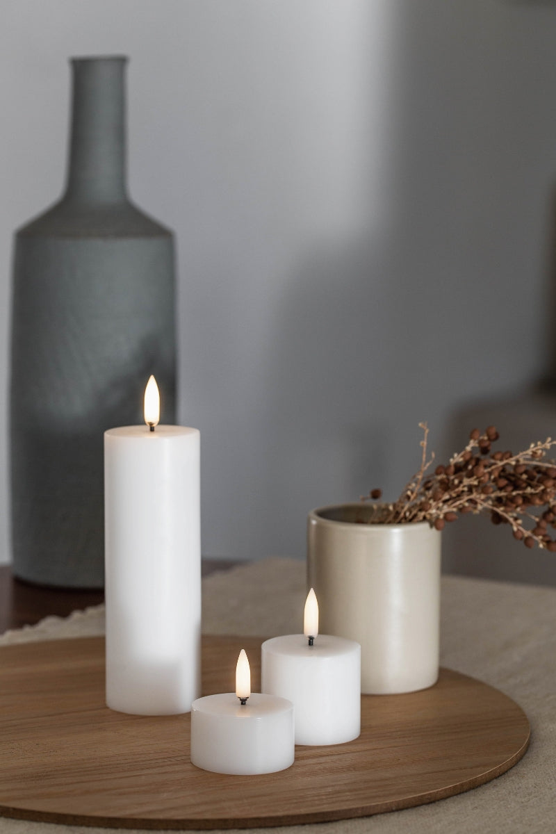 UYUNI LIGHTING Pillar LED-Kerze Smooth nordic white 5x2,8cm - Produktbild 4