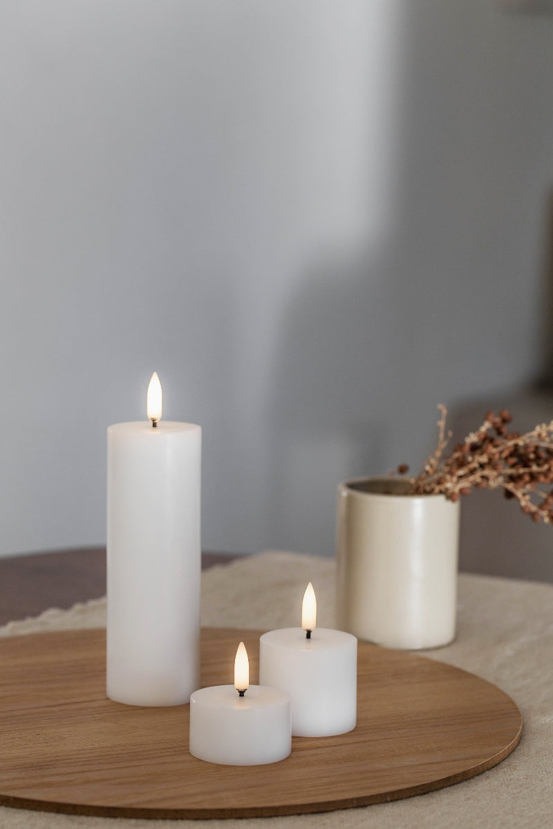 UYUNI LIGHTING Pillar LED-Kerze Smooth nordic white 5x2,8cm - Produktbild 7