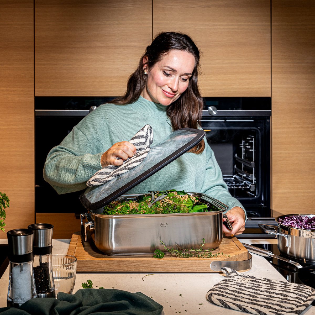 Rösle Silence® Pro Bräter rechteckig 41 x 28,5 cm Lifestyle