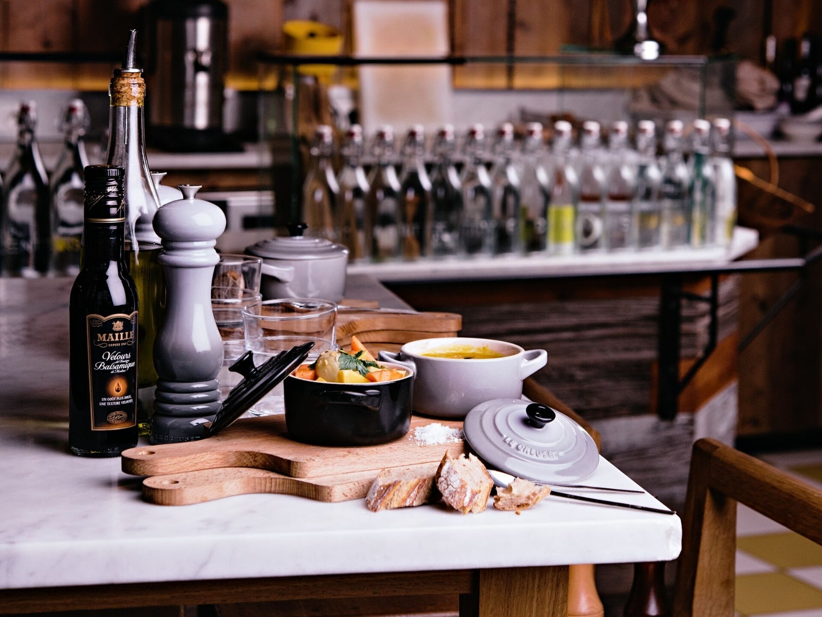 Le Creuset Salzmühle Klassik perlgrau 21cm Lifestyle 5