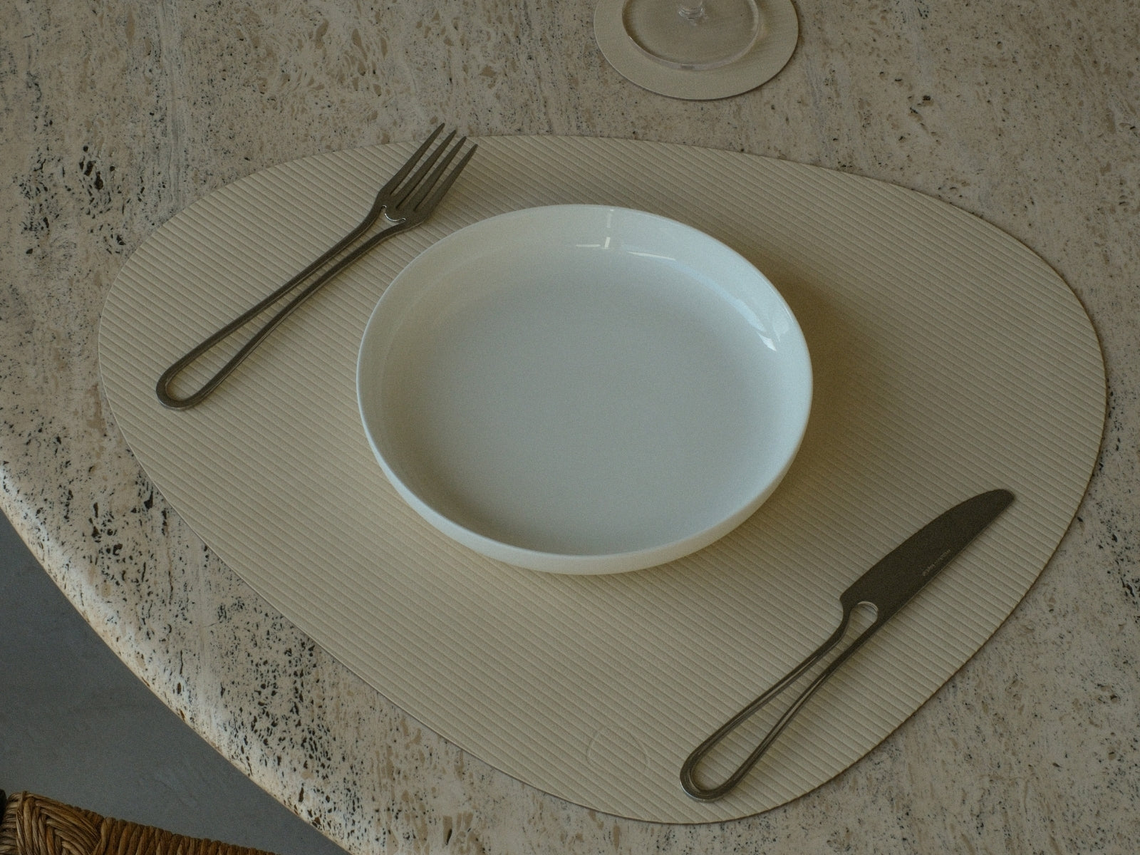 LIND DNA Corduroy Tischset Curve L pure white 37x44cm - Produktbild 3