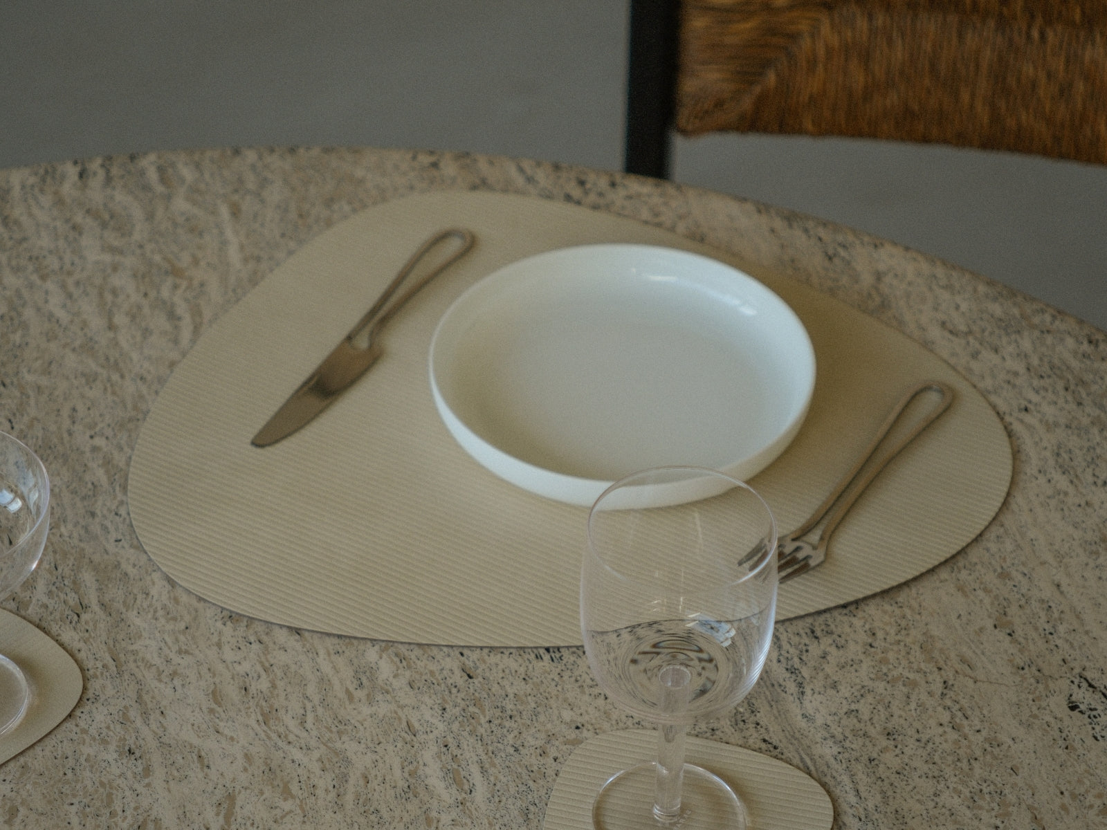 LIND DNA Corduroy Tischset Curve L pure white 37x44cm - Produktbild 4