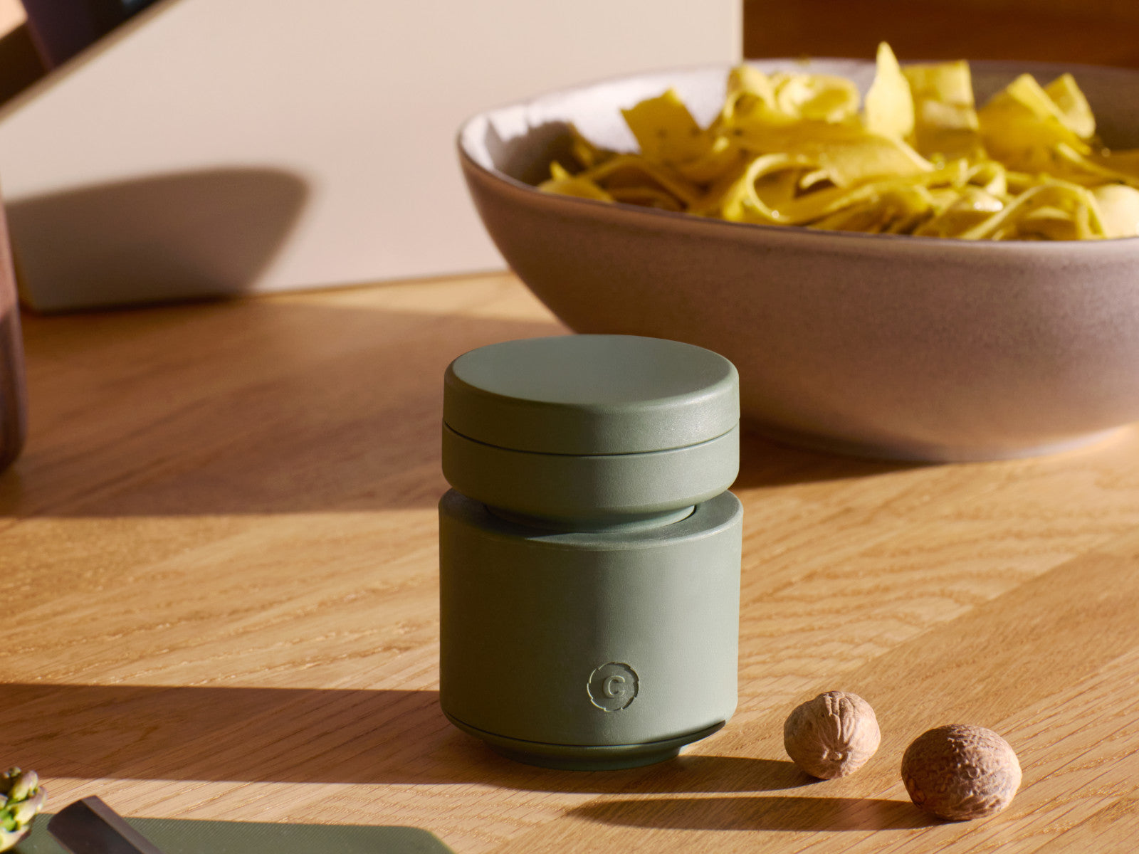 Crushgrind BILLUND Muskatnuss-Mühle parsley 8cm Lifestyle 1