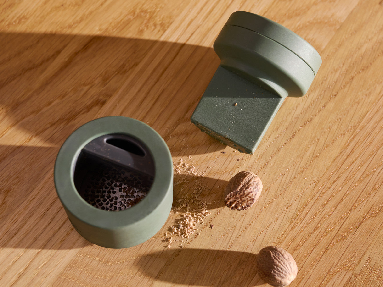 Crushgrind BILLUND Muskatnuss-Mühle parsley 8cm Lifestyle 3