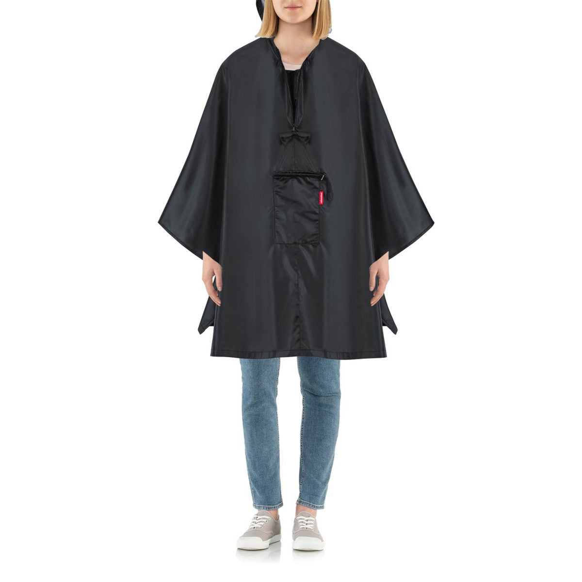 reisenthel mini maxi poncho black Lifestyle 1